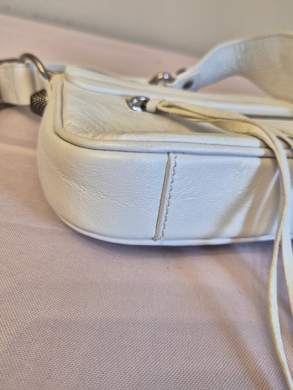 Balenciaga Le Cagole Shoulder Bag – Optic White - Picture 11 of 13